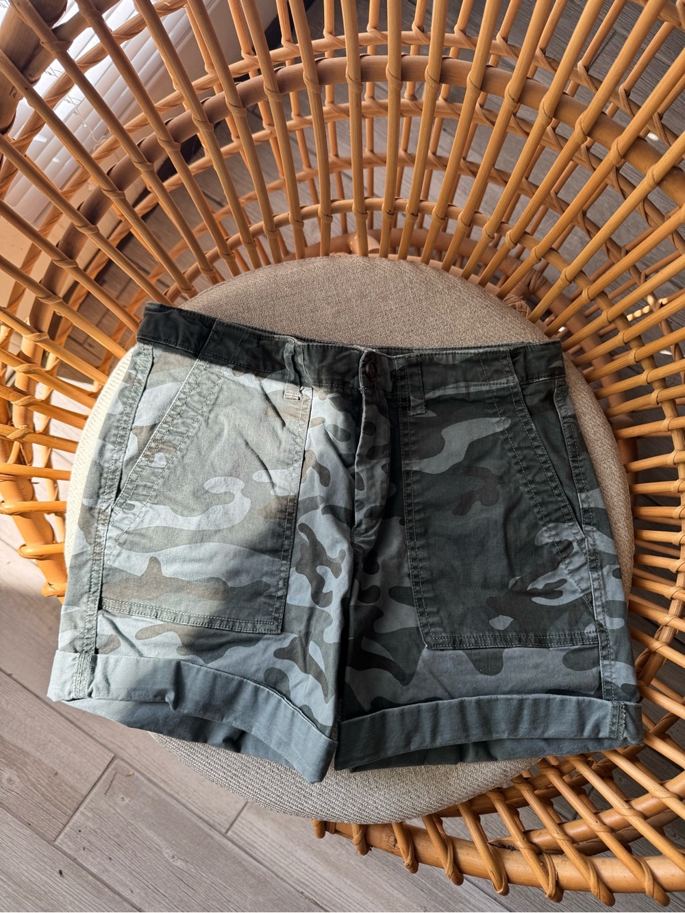 GAP - girlfriend khaki shorts